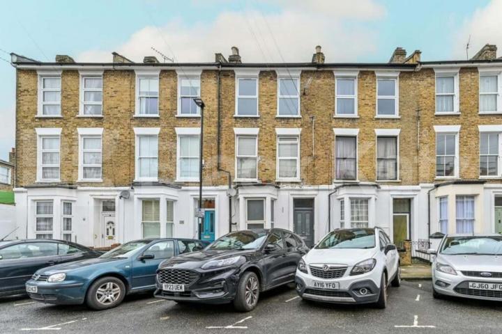 4 Large double bedroom property perfect for Student or Professional sharers Hargrave Road, Archway